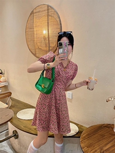 前侧两边抽皱连衣裙图片