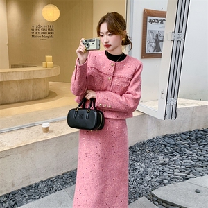 小香风羽绒服套装女2025年冬季新款气质高级感粉色配半身裙两件套图片