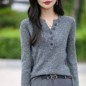 时尚百搭女士秋冬简约针织衫 纯色休闲长袖毛衣 显瘦修身款图片