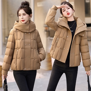 现货90绒欧货显瘦短款羽绒服女2024冬季新款连帽小个子白鸭绒外套图片