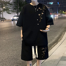 黑色