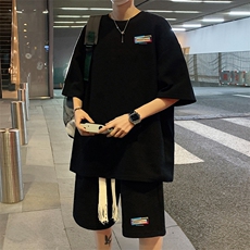 黑色