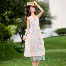 白色蕾丝吊带裙