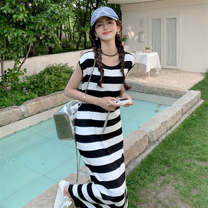 小众设计感条纹拼接背心裙女2025新款宽松遮肚子休闲慵懒风连衣裙图片