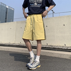 鹅黄色