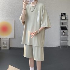 浅绿色