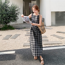 文艺复古格纹连衣裙女2025年夏季新款设计感宽松时尚休闲背心长裙，女装连衣裙，2C206