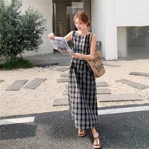 文艺复古格纹连衣裙女2025年夏季新款设计感宽松时尚休闲背心长裙图片