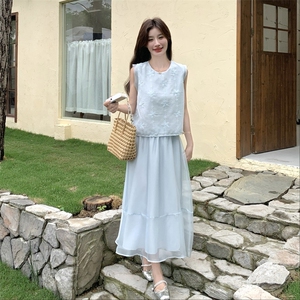浅蓝色蕾丝背心网纱半身裙套装女夏2025新款ootd穿搭超好看两件套图片