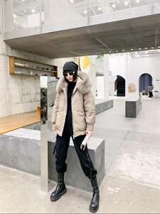 短款毛领羽绒图片