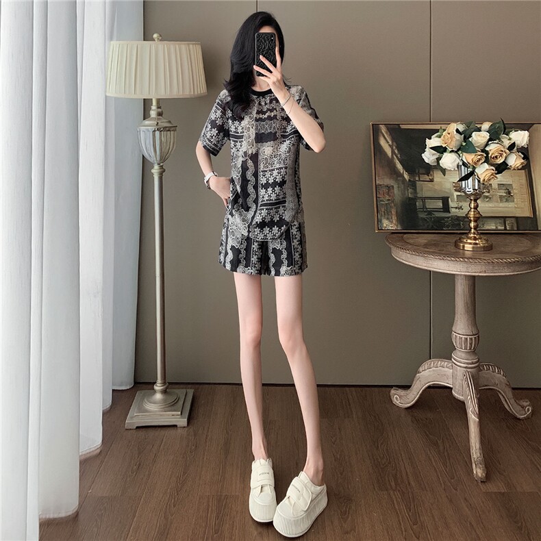 设计感时尚套装女夏新款洋气减龄圆领印花短袖上衣阔腿短裤两件套图片