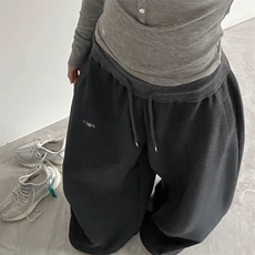 深灰色