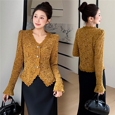 现货2025法式勾花V领植绒蕾丝双层时尚百搭显瘦洋气上衣，女装蕾丝衫/雪纺衫，卡杰菲