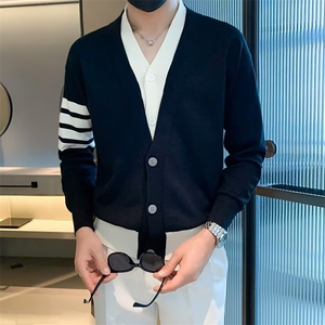 秋冬开衫男英伦复古撞色V领拼接假两件针织衫毛衣外套男 M823图片