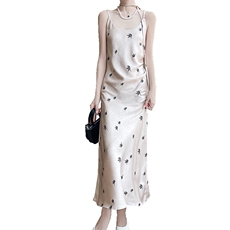 风印花V领吊带连衣裙2025夏季收腰显瘦a字过膝长裙HEPBURN赫本，女装连衣裙，圣丽羊绒