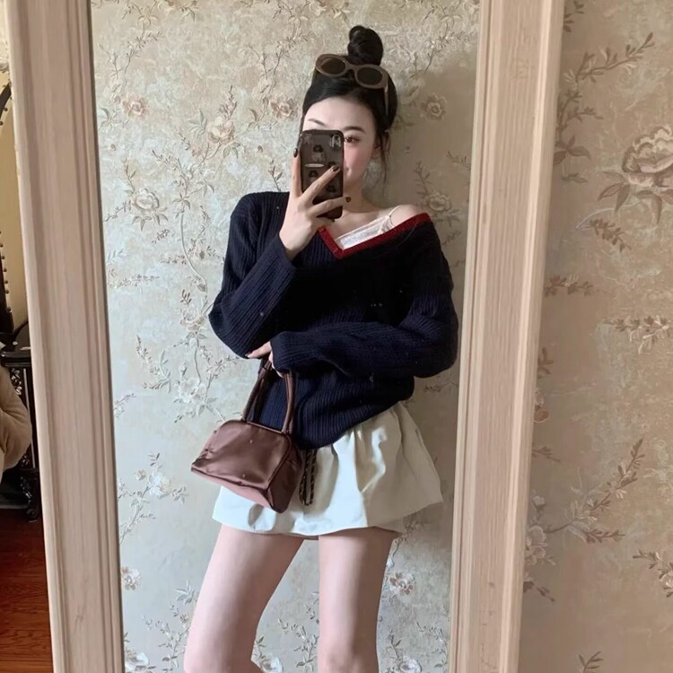 假两件撞色春季新款V领针织衫女设计感黑色内搭修身长袖打底上衣,男装T恤,星座218-8