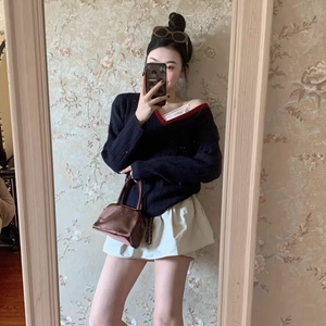 假两件撞色春季新款V领针织衫女设计感黑色内搭修身长袖打底上衣图片