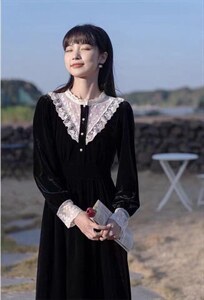 2021秋冬连衣裙金丝绒蕾丝拼接连衣裙图片
