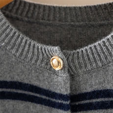 2025年秋季时尚百搭通勤简约休闲金扣条纹开衫，女装羊绒衫，致织羊绒