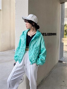 初夏短款薄防晒服图片