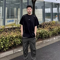 黑色