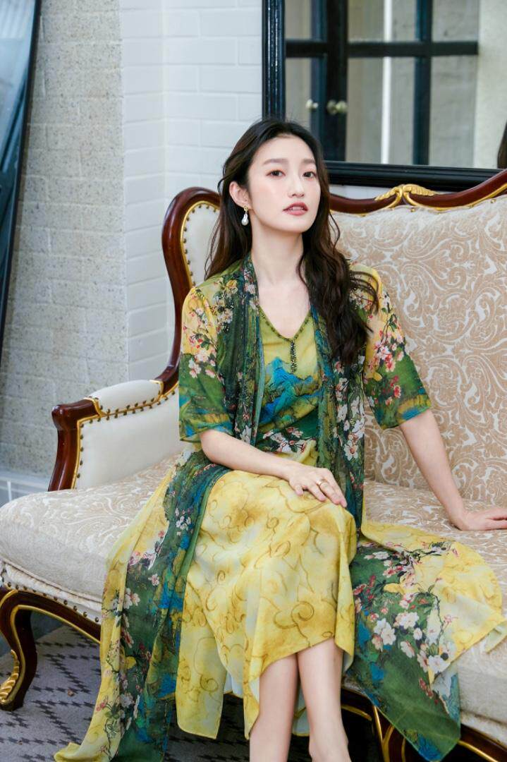 重工钉珠连衣裙，女装连衣裙，卡西姆