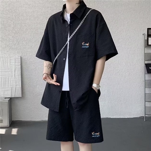 藏青色休闲衬衫短袖套装男2025夏季泡泡纱短裤穿搭帅气搭配一整套图片
