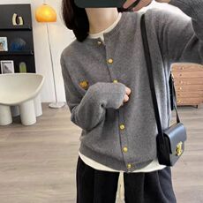 2025舒适百搭简约刺绣小马开衫百搭圆领长袖，女装针织衫/毛衣，端硕羊绒