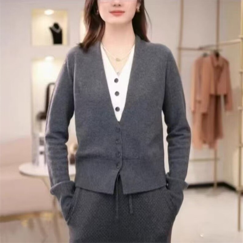 2025秋冬新款v领假两件套头针织衫，女装针织衫/毛衣，秀阁羊绒