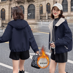 加绒外套女2026秋冬新款巨好看的独特漂亮韩系休闲短款连帽冲锋衣图片