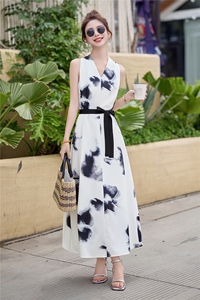 可退现现货可推2025夏季新款复古水墨画挂脖连衣裙女图片