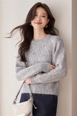 2025慵懒风针织衫女冬季新款钉珠设计感小众松弛感上衣新款高级，女装羊毛衫，艾米