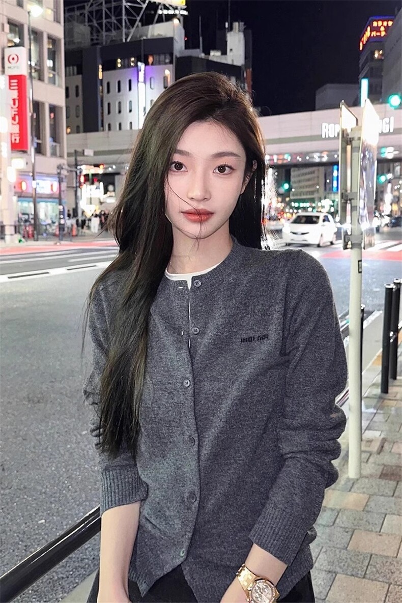 纯色简约百搭单排扣长袖针织衫女图片