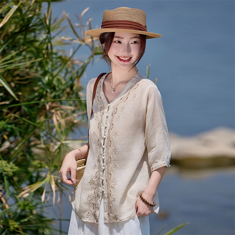 轻薄舒适刺绣苎麻衬衫女夏2025新款宽松显瘦气质V领中袖小衫上衣，女装衬衫，余墨