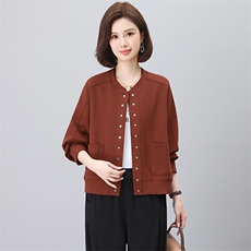 春秋装时尚多扣棒球服开衫卫衣女宽松显瘦上衣短外套中老年妈妈装，女装短外套，璐依舞