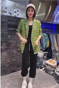 2022新款时尚大方显瘦高级感格子西装外套图片