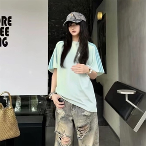 抖音得物品质二开240克宽松纯棉美式潮牌印花三条杠中性风短袖T恤图片