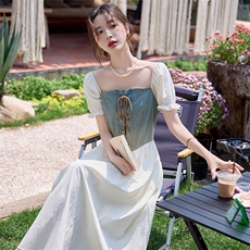 法式牛仔拼接方领连衣裙女2025夏季初恋风甜妹气质小众修身长裙子，女装连衣裙，依路服饰