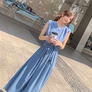 2025新款夏装仙的小众蓝色无袖中长款大摆连衣裙通勤宽松气质裙子图片