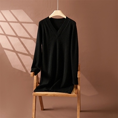 2025v领连衣裙简约百搭，女装连衣裙，朵沐纯羊绒