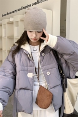 韩版学院风拼接短款保暖羽绒服女2025冬季新款显瘦加厚白鸭绒外套，女装羽绒服，秀美人生