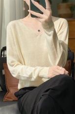 春秋款一线成衣精纺羊毛衫女V领亮丝长袖针织毛衣宽松内搭打底衫，女装羊毛衫，暮绒羊羊绒