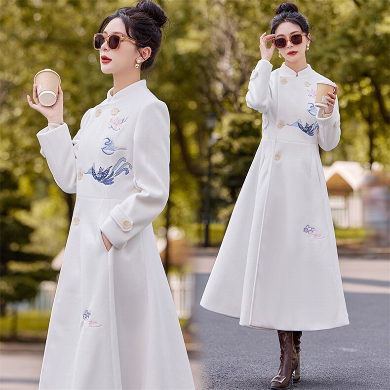 女式毛呢外套冬装新款刺绣立领加长款新中式国风呢子大衣，女装毛呢外套，芷墨服饰