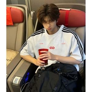 抖音得物品质二开240克宽松纯棉美式潮牌印花三条杠中性风短袖T恤图片