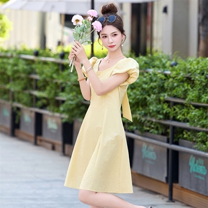 黄色甜美小香风气质连衣裙女2025夏季新款小个子收腰显瘦a字裙子图片