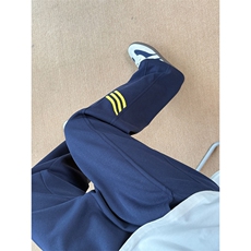 藏青色