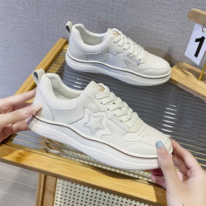 厚底小白鞋女2023新款秋季透气运动女鞋百搭真皮休闲星星板鞋女鞋,罗圈腿搭配什么鞋图片