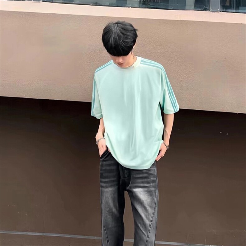 抖音得物品质二开240克宽松纯棉美式潮牌印花三条杠中性风短袖T恤图片
