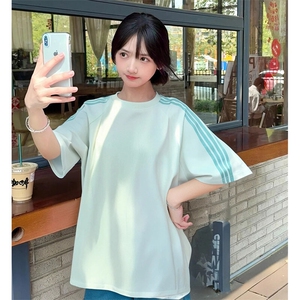 抖音得物品质二开240克宽松纯棉美式潮牌印花三条杠中性风短袖T恤图片