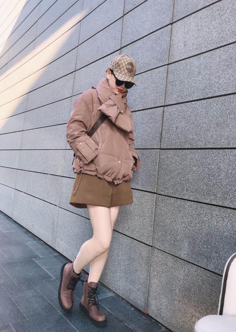 9839款围脖羽绒服
90白鸭绒时尚潮流，羽众不同，温暖过冬,女装羽绒服,蓝衣可